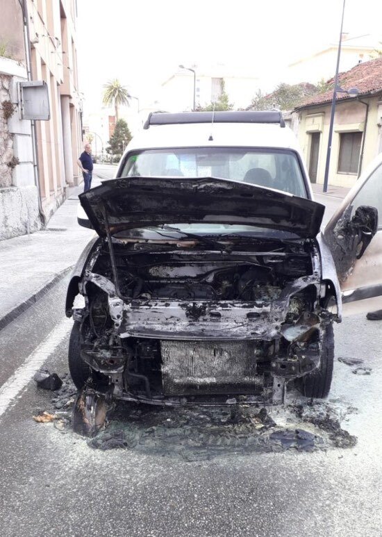 furgoneta-fuego-ribadesella