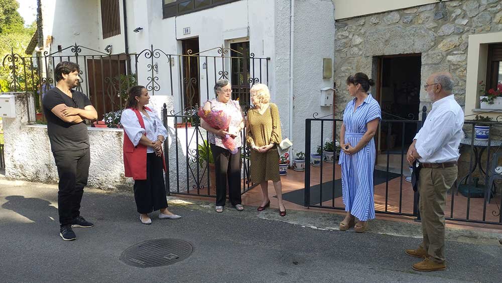 2025-06-27_Tres-Stolpersteine-homenajean-desde-hoy-a-llaniscos-deportados-..._foto1