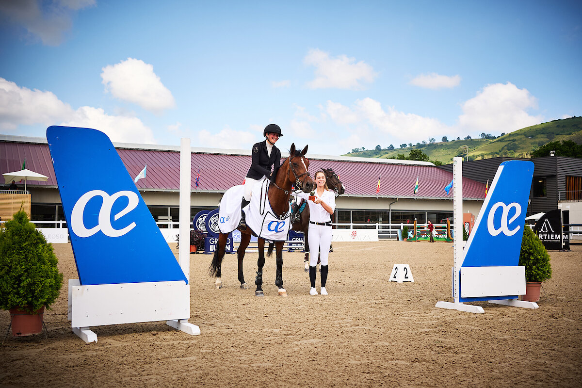 Natalia Gutiérrez Blanco, campeona del Trofeo Air Europa (Foto de Manuel Queimadelos/Oxer Sport/Quality Sport Images)