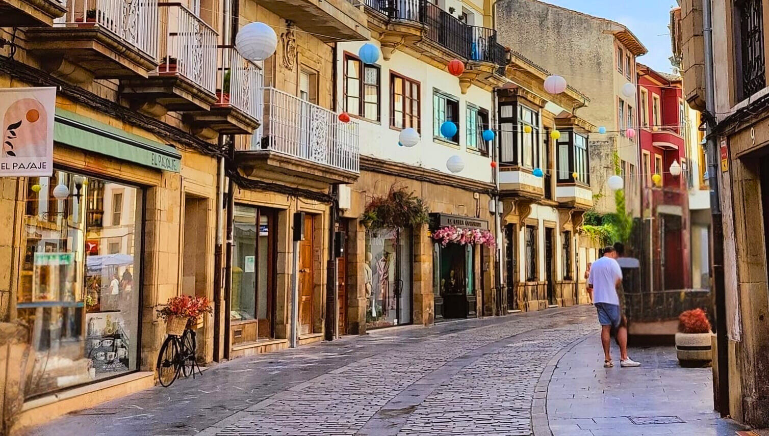 Calle del Sol con Farolillos