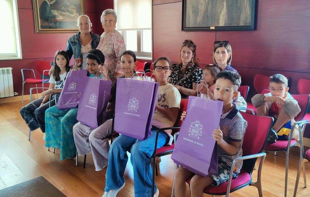 Todos juntos en el salón de plenos del Ayuntamiento de Noreña