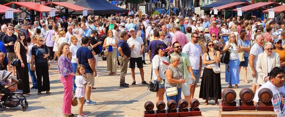 Gran afluencia de gente en la plaza del güevu