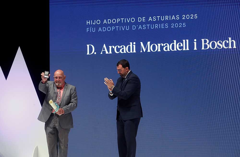 2025_09_08-Presidente-entrega-medallas-4