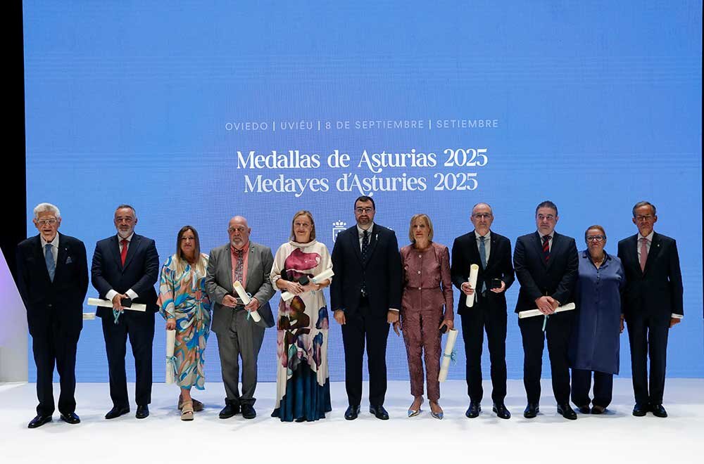 2025_09_08-Presidente-entrega-medallas-15