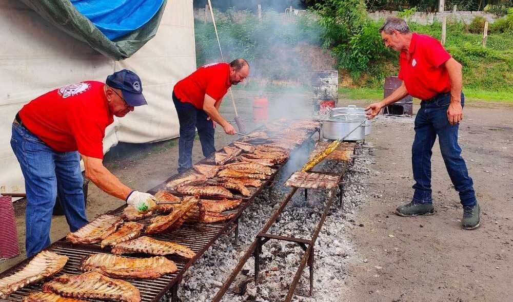 Preparando la Gran Parrillada del domingo.