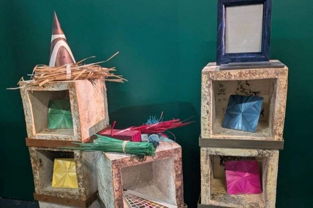 Elementos de la exposición Del residuo al recurso. Historias que dan segunda vida al campo.