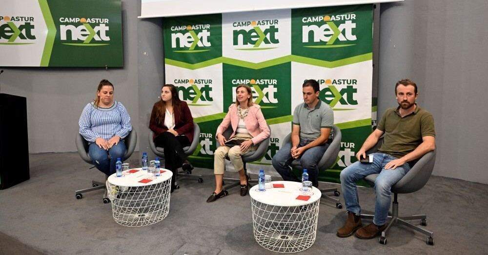 Mesa redonda moderada por Eva Pando, directora de la Fundación Caja Rural de Asturias