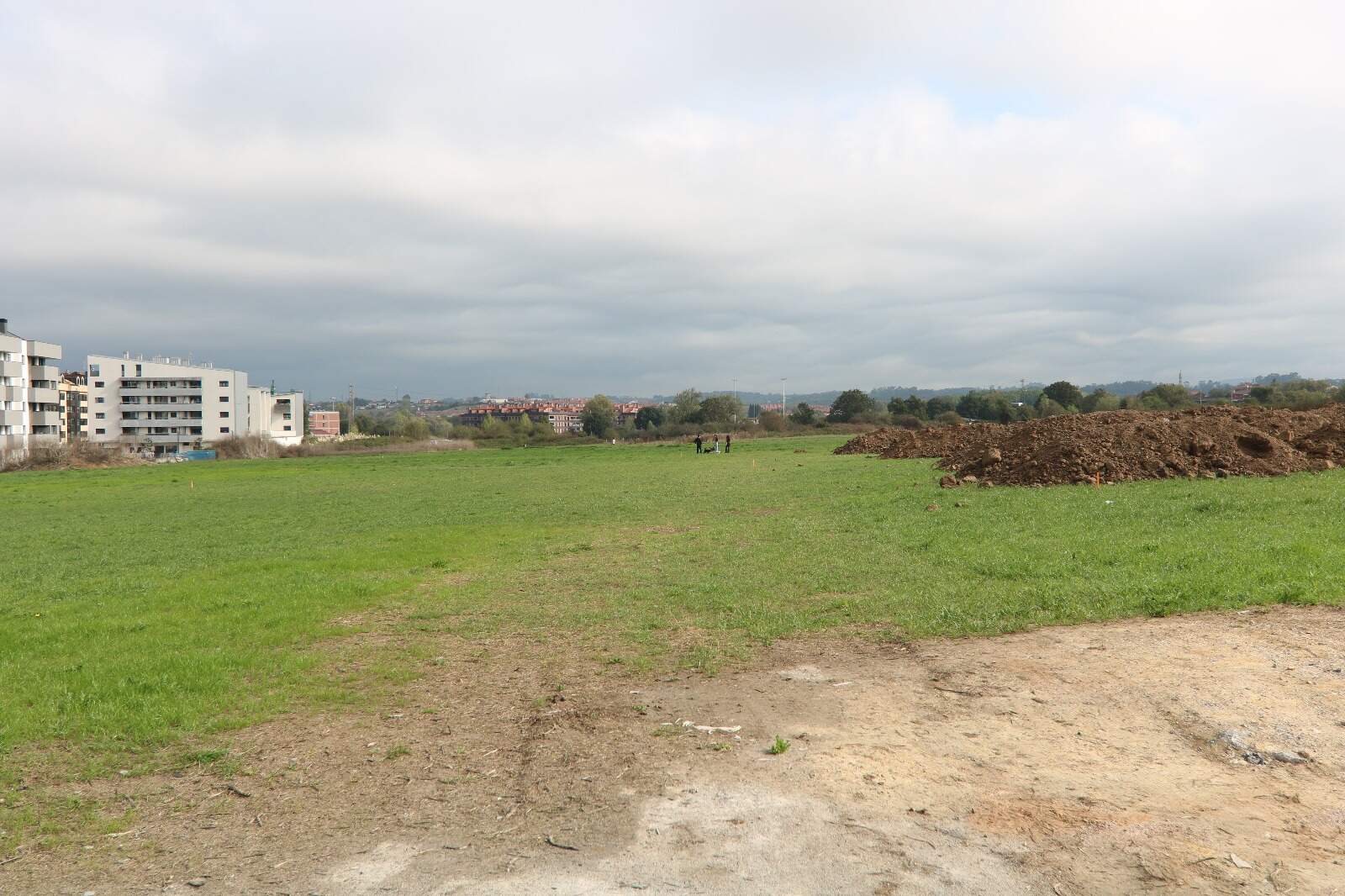 Así está en la actualidad el terreno sobre el que se desarrollará la última fase del Bulevar de Lugones