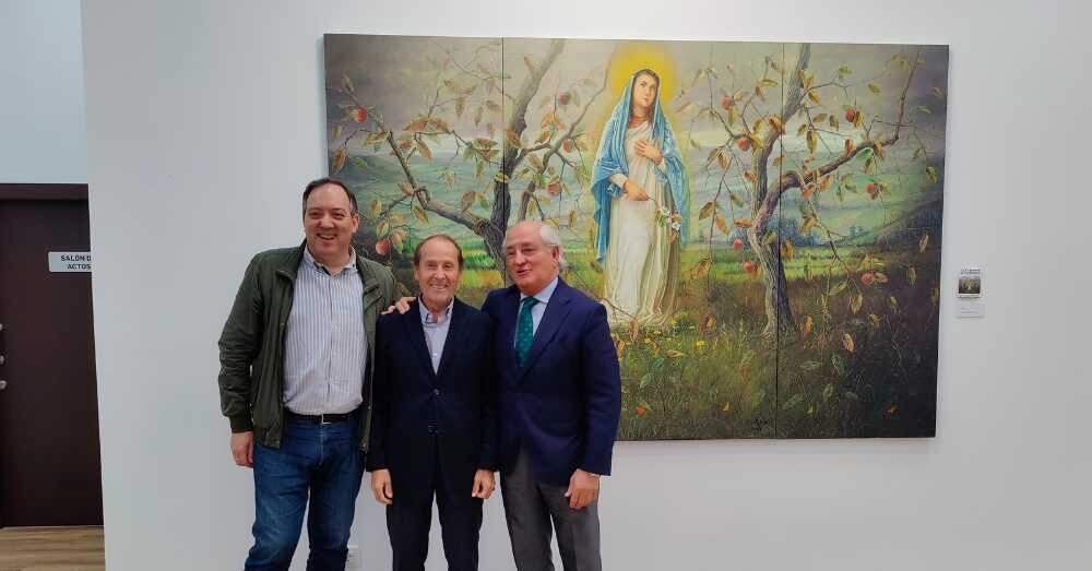 Alejandro Vega y Luis Repiso con José Luis Sáenz de Santa María, director del Dpto. de Relaciones Institucionales de C. Masaveu.