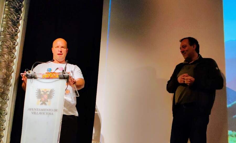 Manuel Toral, director de FotoMaliayo y Alejandro Vega, alcalde de Villaviciosa.