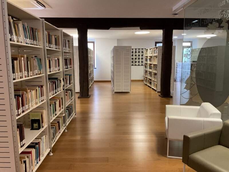 Otra zona de la Biblioteca Municipal.