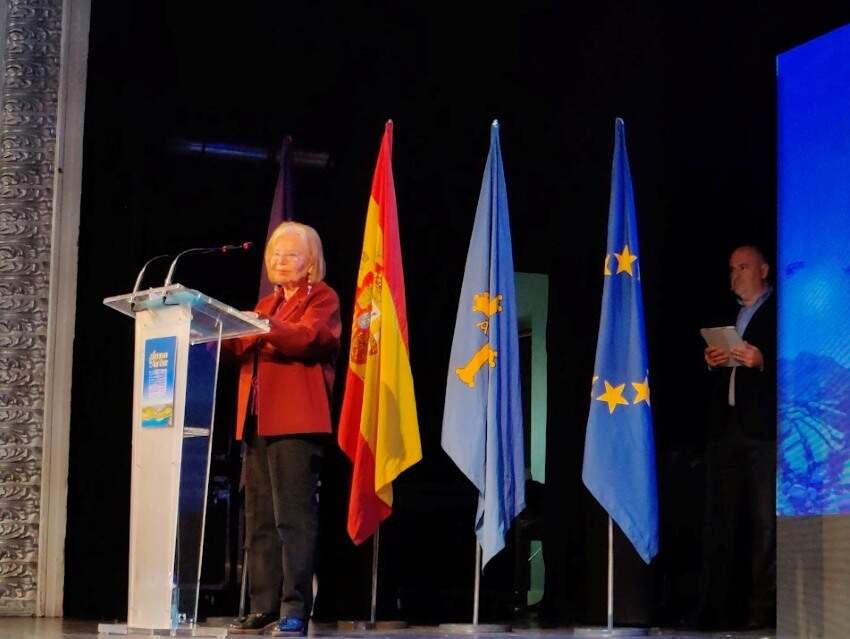 Mª Antonia Fdez. Felgueroso, presidenta del Consejo de Comunidades Asturianas, durante su mensaje de bienvenida institucional.