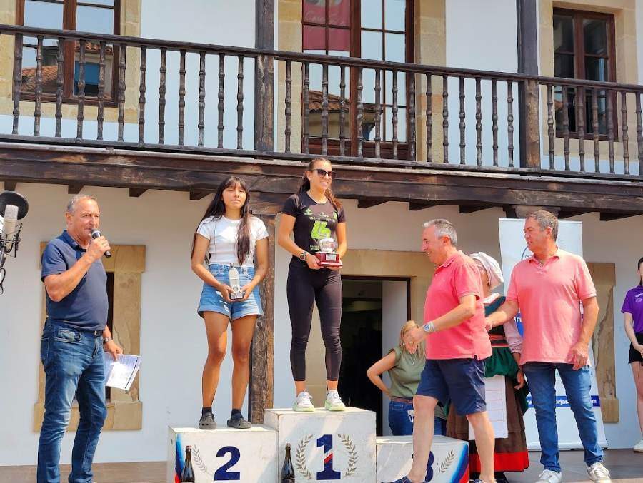 Manolo Villazón, a la izquierda, en agosto, durante la entrega de trofeos de la última Ruta Imperial Carlos V celebrada.