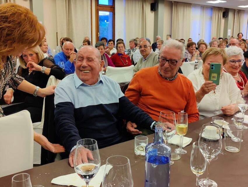 Manuel Valle Barro, acompañado de su hijo y su nuera, no dejó de sonreir.