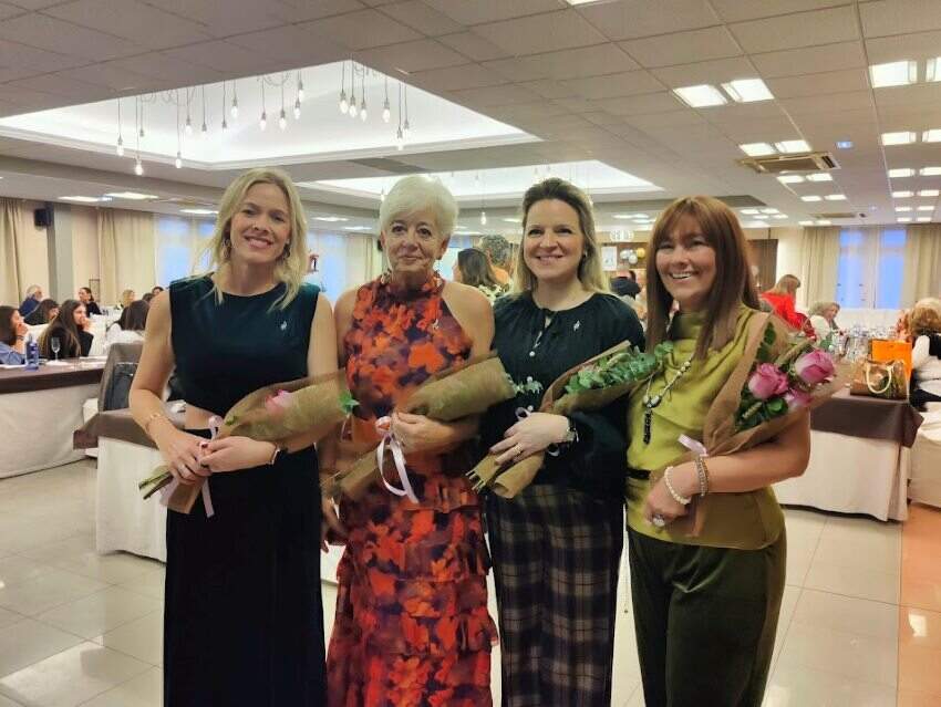 Silvia, Tamara y Chusina, homenajeadas con la Gaita de Plata, junto a Elena, Gaita de Oro.