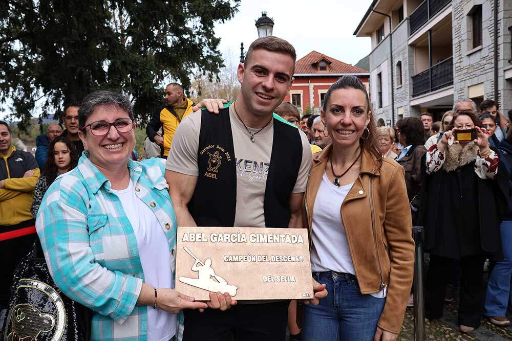 placa-abel-cimentada-campeon-sella-02