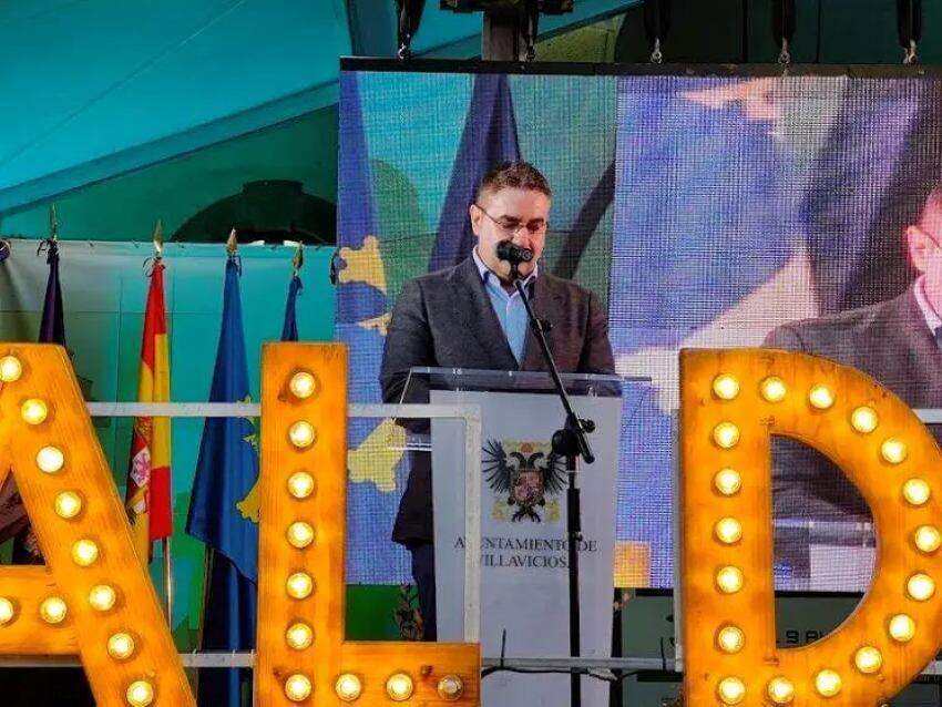 Luis Benito García durante el acto del Pregón del Festival de la Manzana 2025.