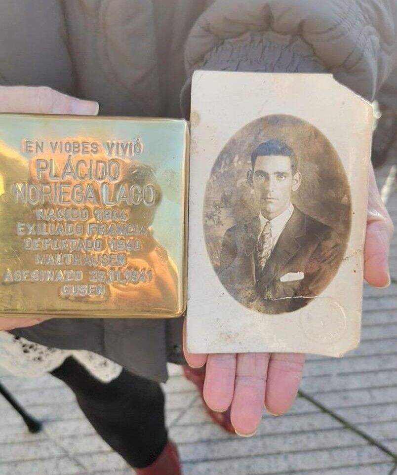 Piedra de la memoria (Stolpersteine) en recuerdo de Plácido Noriega Lago y una fotografía suya