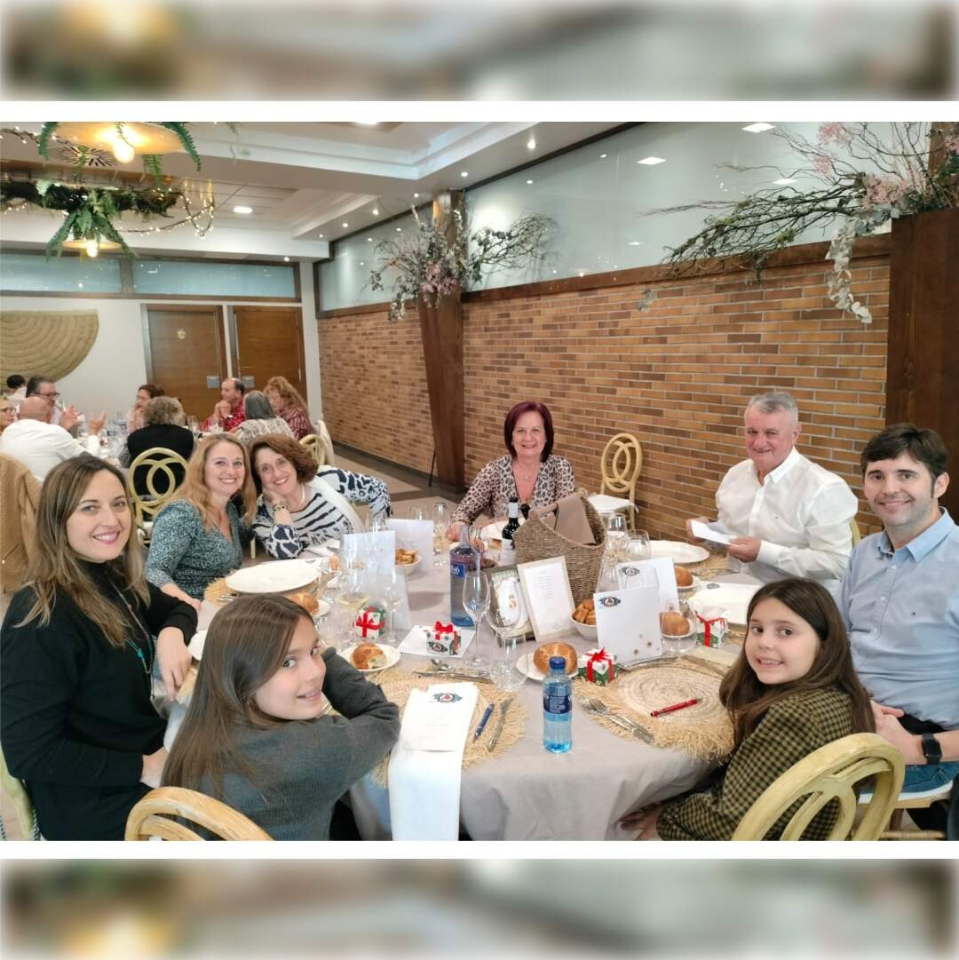 Fueron mas de 80 personas las que acudieron a la comida