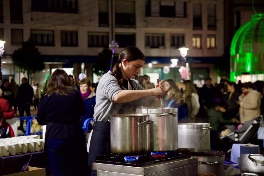 La chocolatada fue un éxito tanto entre los pequeños como entre los mayores.