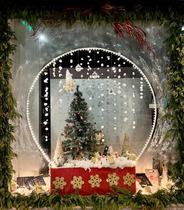 Ganadora Escaparate Comercio - Farmacia Ana Valle Blanco.