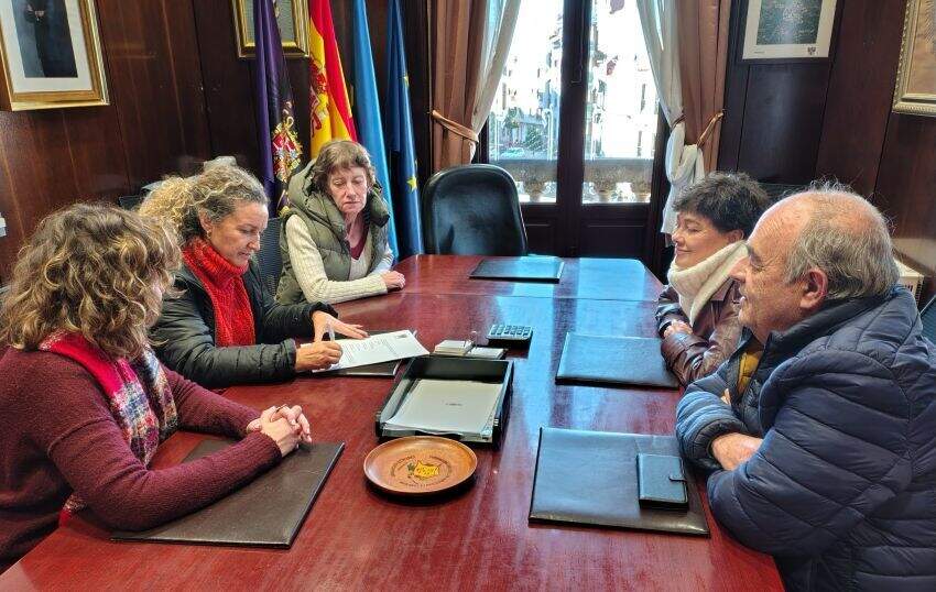 Rocío Vega, concejala; Isabel Hernández, Nieblastur; José Miguel Beneyto, Ateneo; María Luisa Margolles, Farmacia Margolles Barros y María Jesús Robledo, Koxka.