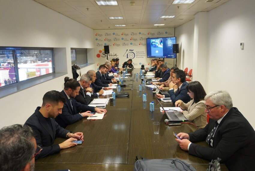 Comisión de Turismo de la FEMP, trabajando en Fitur.