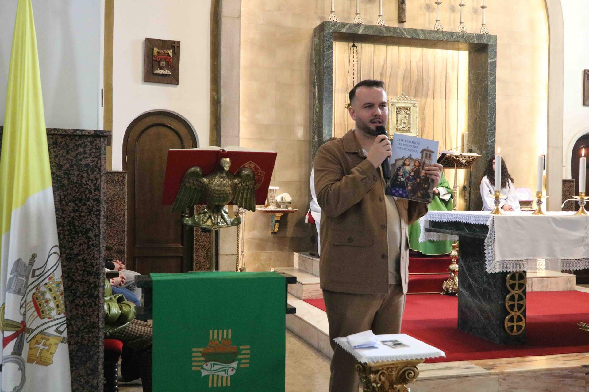 Ovidio Rubio durante la presentación de la revista