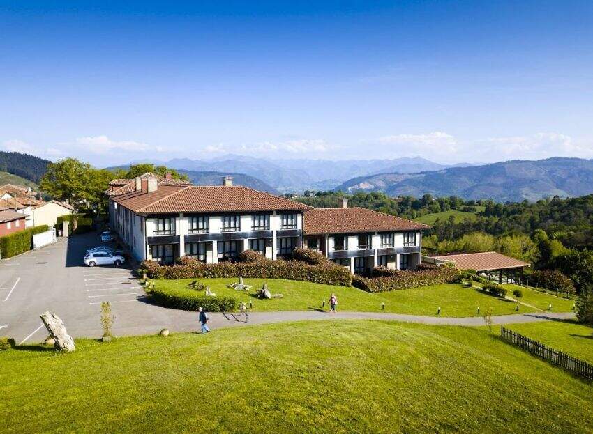 Vista general de la Hostería de Torazo.