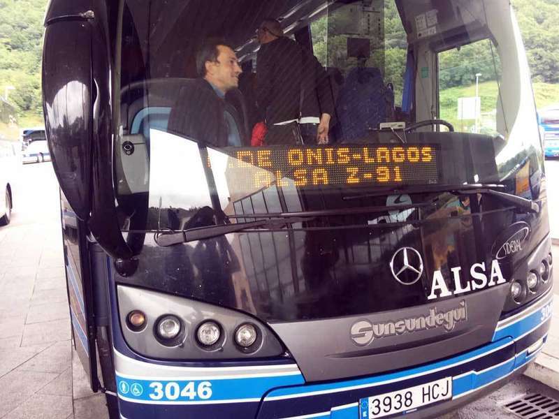 ovidio-zapico-autob&uacute;s-lagos-covadonga