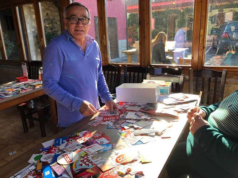 juan-leon-pegatinas-pol&iacute;ticas