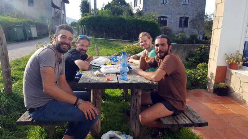 peregrinos-sebrayu-villaviciosa-camino-del-norte