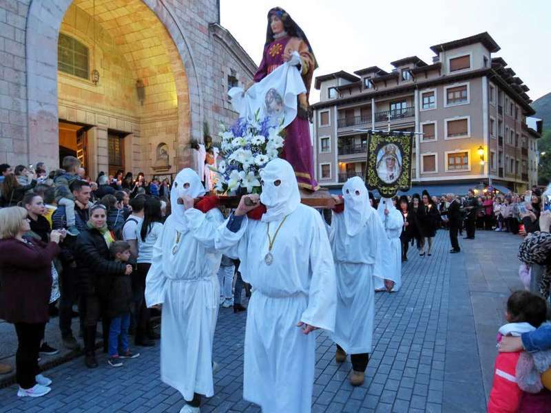 procesi&oacute;n-soledad-cangas-onis