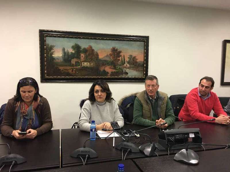 rueda de prensa charo fernandez y juan manuel feliz