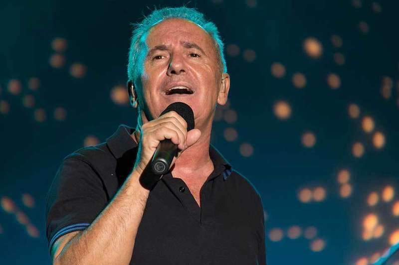 v&iacute;ctor-manuel-cantante